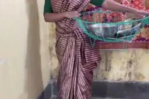 Desi gaon ki ladki ka secret cam romance with utensil seller Sex Video