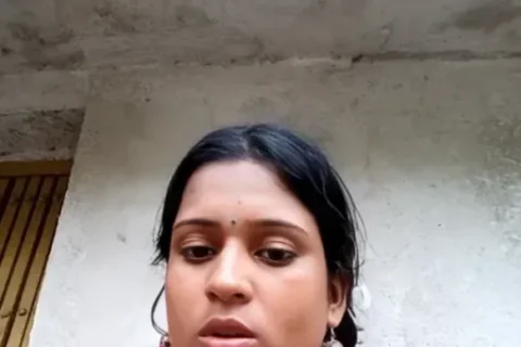 Desi Aunty Nude Boobs Out Teasing In XXX Leaked MMS Scandal Sex Video