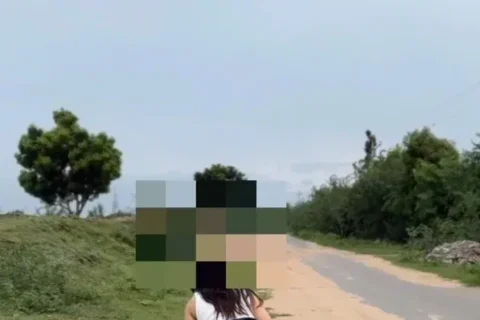 Horny Babe Gets Naughty and Strips Along the Road Showing Boobs and Flashing Pussy Sex Video