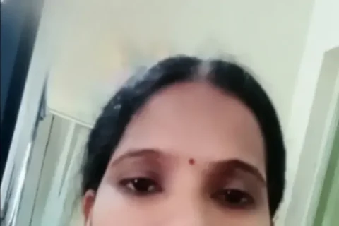 Desi Wife Shows Her Big Boobs in Saree Spreads Her Wet Pussy Wide Open Sex Video