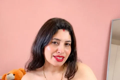 Renu Chandra Most Demanding Video Live Interacting with Fans Showing Hot Body and Cleavage Sex Video