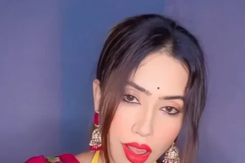 Hot Bong Model Moumita Strips Naked, Gets Topless and Squeezes Her Big Boobs Hard Sex Video