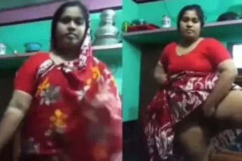 Big ass Bangladeshi wife showing pussy