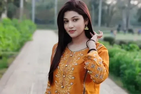 Viral Pakistani Tiktoker and Insta Influencer Ashi Nude 7 min Video Showing her Pussy with Clear Face Sex Video