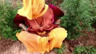 Desi Bhojpuri bhabhi ka garam village sex scandal Sex Video