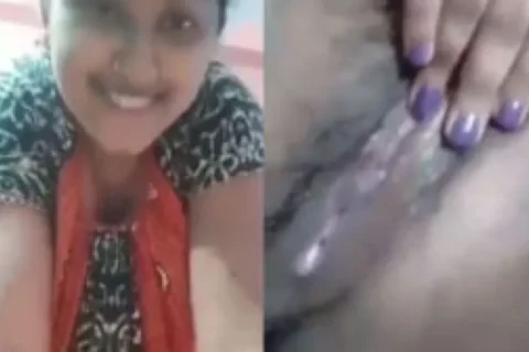 Sexy Bengali Boudi fingering pussy
