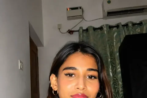 Sexy Babe Pantyless Bends Over Showing and Rubbing Pussy On Cam Sex Video