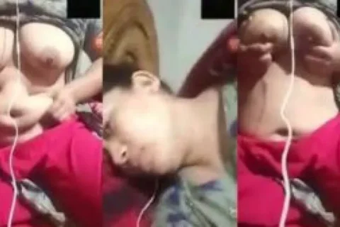 Bengali Bhabhi showing her boobs on video call
