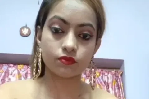 Hot Desi Bhabhi Live Cam Show Showing Her Nipples and Big Boobs Sex Video