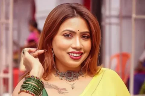 Bengali Model Moumita Saha Teases Her Big Boobs in Saree Revealing Thick Ass Nude
