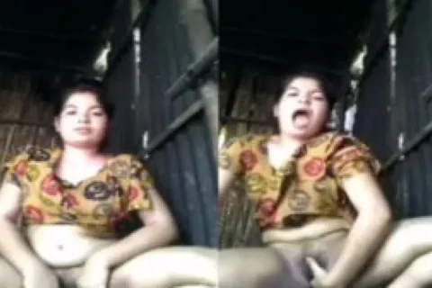 Bangladeshi girl fingering pussy and moaning