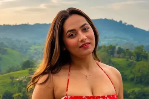 Divya Mistry Most Demanded Influencer Wet Live Tease in Tight Black Bikini