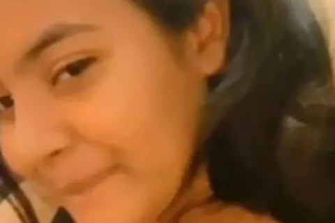 Gungun gupta show her nude and boobs with boyfriend