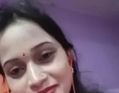 Hot Desi Bhabhi Stripping Her Saree Naked Pressing Her Boobs and Fingering Wet Chut Sex Video