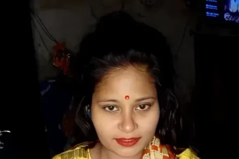 Bhabhi in Saree Stripping Off Her Panty Showing Super Wet Pussy Closeup Fingering Sex Video