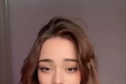 Innocent Looking Babe Drops Her Huge Tits Out of Her Top Sex Video