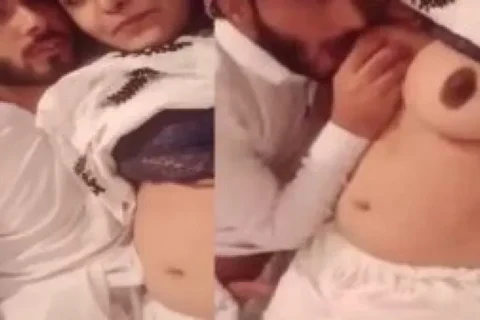Paki wife boobs show and hubby sucking viral MMS