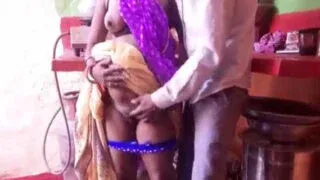 Desi village bhabhi ka kitchen mein garam chudai ka maza Sex Video