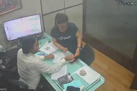 Hot Female Assistant Sex office affair mms